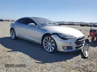 2016 Tesla Model S 90D z VIN 5YJSA1E4XGF115997, wystawiony jako Copart lot #60933525 z przebiegiem Nie podano mil oraz Szkoda całkowita • Salvage title. Historia ofert i sprzedaży dostępna na DreamBid. Obrazek 4.