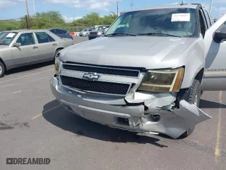 2007 Chevrolet Suburban LT with VIN 1GNFK16327J371622, listed as a IAAI auction lot 41539925 with 231,268 mi miles. Bid and sale history available at carsss.com. Image 6.