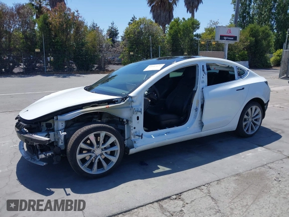 2020 Tesla Model 3 Long Range z VIN 5YJ3E1EB7LF628030, wystawiony jako IAAI lot #42357277 z przebiegiem 82 379 mil mil oraz . Historia ofert i sprzedaży dostępna na DreamBid. Obrazek 20.
