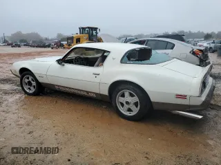 1979 Pontiac Firebird z VIN 2U87K9N120105, wystawiony jako Copart lot #80135024 z przebiegiem 87 739 mil mil oraz Tytuł czysty. Historia ofert i sprzedaży dostępna na DreamBid. Obrazek 2.