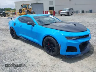 2022 Chevrolet Camaro ZL1 z VIN 1G1FJ1R62N0118359, wystawiony jako IAAI lot #42146460 z przebiegiem 25 274 mil mil oraz . Historia ofert i sprzedaży dostępna na DreamBid. Obrazek 1.