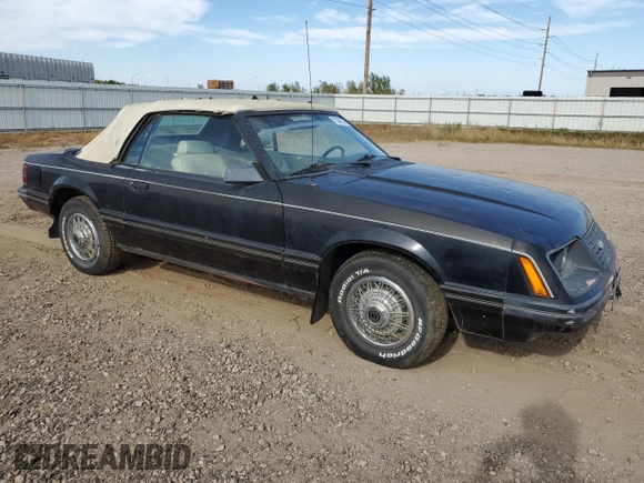 1983 Ford Mustang z VIN 1FABP2731DF221003, wystawiony jako Copart lot #72043544 z przebiegiem 20 777 mil mil oraz Szkoda całkowita • Salvage title. Historia ofert i sprzedaży dostępna na DreamBid. Obrazek 4.