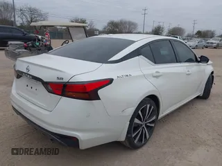 2019 Nissan Altima 2.5 SR with VIN 1N4BL4CV8KC135636, listed as a IAAI auction lot 41635760 with 60,087 mi miles. Bid and sale history available at carsss.com. Image 4.