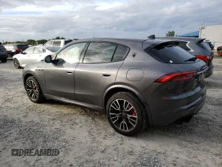 2023 Maserati Grecale Modena z VIN ZN682AVMXP7429614, wystawiony jako Copart lot #81704133 z przebiegiem 836 mil mil oraz . Historia ofert i sprzedaży dostępna na DreamBid. Obrazek 2.