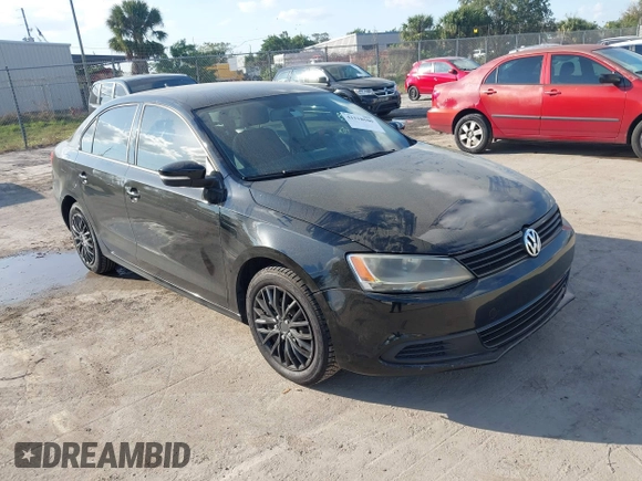 2014 Volkswagen Jetta Sedan SE w/Connectivity with VIN 3VWD07AJ5EM238638, listed as a IAAI auction lot 41518500 with 211,243 mi miles. Bid and sale history available at carsss.com. Image 1.