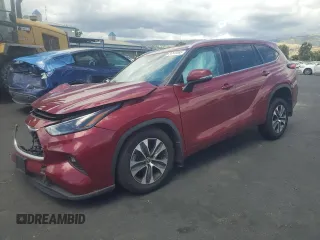 2022 Toyota Highlander XLE with VIN 5TDHZRBH8NS256956, listed as a Copart auction lot 56546885 with 56,939 mi miles and Salvage title. Bid and sale history available at DreamBid. Image 1.