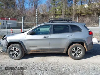 2016 Jeep Cherokee Trailhawk z VIN 1C4PJMBB6GW335837, wystawiony jako IAAI lot #41547478 z przebiegiem 236 483 mil mil oraz . Historia ofert i sprzedaży dostępna na DreamBid. Obrazek 14.