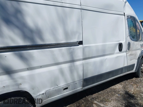 2018 Ram ProMaster Cargo with VIN 3C6URVJG6JE141767, listed as a IAAI auction lot 41533451 with 92,184 mi miles. Bid and sale history available at carsss.com. Image 4.