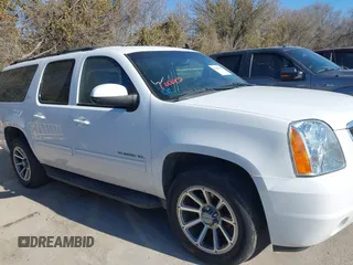 2014 GMC Yukon XL SLT with VIN 1GKS1KE02ER200489, listed as a IAAI auction lot 41385362 with 200,289 mi miles. Bid and sale history available at carsss.com. Image 1.