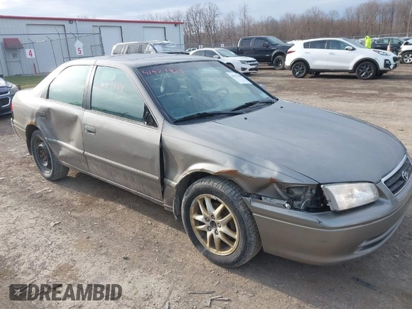2001 Toyota Camry LE z VIN 4T1BF28K81U116710, wystawiony jako IAAI lot #41923429 z przebiegiem 145 741 mil mil oraz . Historia ofert i sprzedaży dostępna na DreamBid. Obrazek 1.