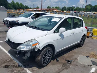 2010 Nissan Versa SL z VIN 3N1BC1CP3AL445757, wystawiony jako IAAI lot #42663321 z przebiegiem 186 076 mil mil oraz . Historia ofert i sprzedaży dostępna na DreamBid. Obrazek 18.
