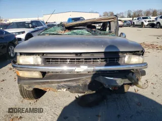 2000 Chevrolet Silverado 1500 LS with VIN 2GCEC19V3Y1241827, listed as a Copart auction lot 83176464 with 0 mi miles and Salvage Title. Bid and sale history available at carsss.com. Image 5.