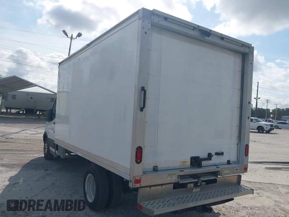 2019 Ford Transit z VIN 1FDBF8ZM6KKA67975, wystawiony jako IAAI lot #42294894 z przebiegiem 108 670 mil mil oraz . Historia ofert i sprzedaży dostępna na DreamBid. Obrazek 3.