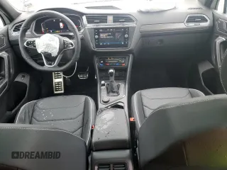 2024 Volkswagen Tiguan SEL R-Line с VIN 3VV4B7AXXRM177585, выставлен на аукционе Copart как лот 56230755 с пробегом 4 259 миль миль и Списание • Salvage title. История ставок и продаж доступна на DreamBid. Изображение 8.