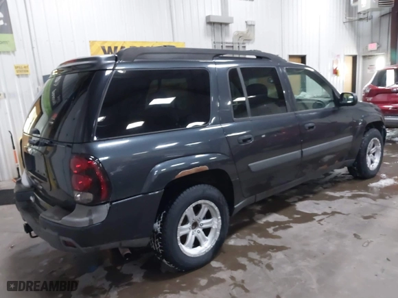 2005 Chevrolet TrailBlazer LS with VIN 1GNET16S356162017, listed as a IAAI auction lot 41148035 with 210,125 mi miles. Bid and sale history available at carsss.com. Image 4.