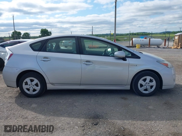 2011 Toyota Prius I z VIN JTDKN3DU5B1368583, wystawiony jako IAAI lot #42303542 z przebiegiem 220 931 mil mil oraz . Historia ofert i sprzedaży dostępna na DreamBid. Obrazek 13.