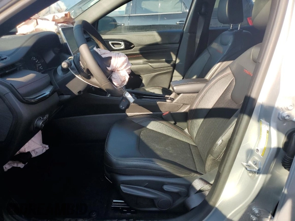 2025 Jeep Compass Trailhawk with VIN 3C4NJDDN0ST564544, listed as a Copart auction lot 63287955 with 7,390 mi miles and Clean title. Bid and sale history available at DreamBid. Image 7.