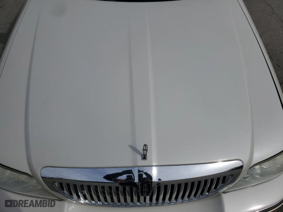 2006 Lincoln Town Car Signature with VIN 1LNHM81V16Y631037, listed as a Copart auction lot 45269455 with 82,288 mi miles and Salvage Title. Bid and sale history available at carsss.com. Image 11.