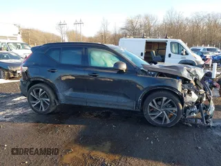 2021 Volvo XC40 R-Design with VIN YV4162UM3M2435422, listed as a IAAI auction lot 41546072 with 59,127 mi miles and . Bid and sale history available at carsss.com. Image 13.