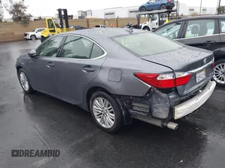 2013 Lexus ES 4dr Sdn with VIN JTHBK1GG1D2055528, listed as a IAAI auction lot 41781276 with 186,228 mi miles. Bid and sale history available at carsss.com. Image 3.