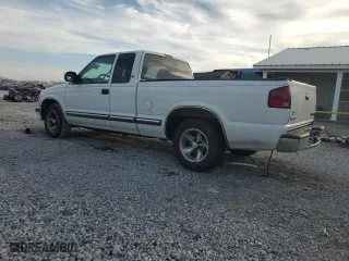 2000 Chevrolet S-10 LS with VIN 1GCCS19W7Y8158661, listed as a Copart auction lot 48857445 with 124,068 mi miles and Clean Title. Bid and sale history available at carsss.com. Image 2.