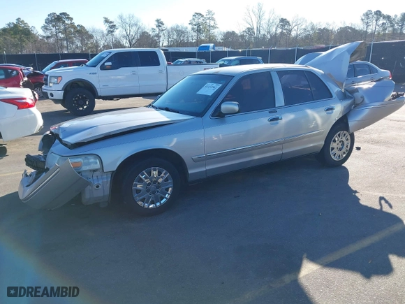 2007 Mercury Grand Marquis GS with VIN 2MEFM74V27X612272, listed as a IAAI auction lot 41433562 with 181,088 mi miles. Bid and sale history available at carsss.com. Image 17.