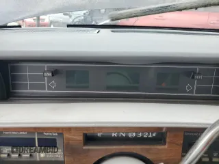 1990 Cadillac DeVille z VIN 1G6CD5337L4238206, wystawiony jako Copart lot #58214584 z przebiegiem Nie podano mil oraz Szkoda całkowita • Salvage title. Historia ofert i sprzedaży dostępna na DreamBid. Obrazek 9.