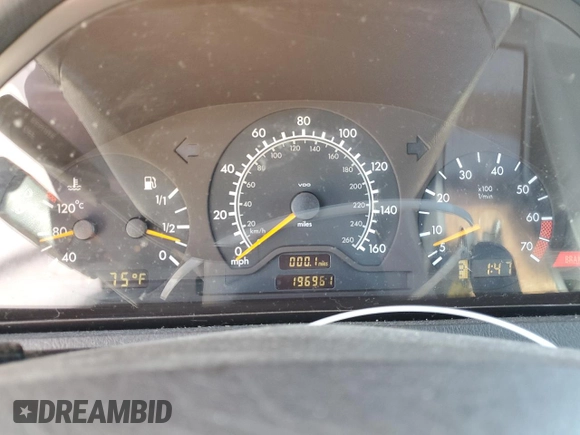 2000 Mercedes-Benz C 230/260/280/320 z VIN WDBHA29G4YA860192, wystawiony jako Copart lot #55161175 z przebiegiem 196 961 mil mil oraz Szkoda całkowita • Salvage title. Historia ofert i sprzedaży dostępna na DreamBid. Obrazek 9.