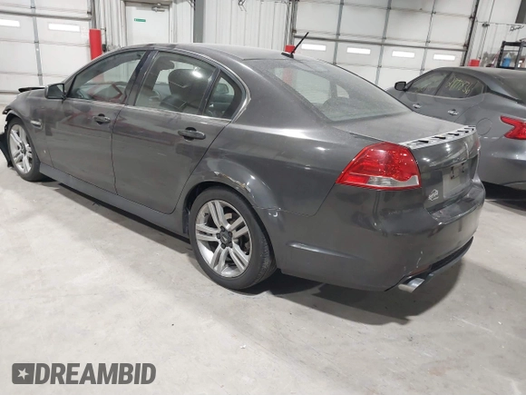 2008 Pontiac G8 z VIN 6G2ER577X8L151778, wystawiony jako IAAI lot #41084344 z przebiegiem 145 990 mil mil oraz . Historia ofert i sprzedaży dostępna na DreamBid. Obrazek 3.