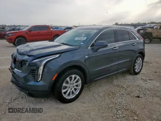 2021 Cadillac XT4 FWD Luxury z VIN 1GYAZAR45MF000983, wystawiony jako Copart lot #58046295 z przebiegiem 59 911 mil mil oraz Szkoda całkowita • Salvage title. Historia ofert i sprzedaży dostępna na DreamBid. Obrazek 1.