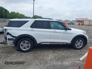 2023 Ford Explorer XLT z VIN 1FMSK7DHXPGA02976, wystawiony jako IAAI lot #42219944 z przebiegiem 41 500 mil mil oraz . Historia ofert i sprzedaży dostępna na DreamBid. Obrazek 14.
