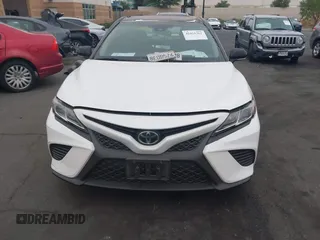 2018 Toyota Camry LE z VIN 4T1B11HK7JU111555, wystawiony jako IAAI lot #42421362 z przebiegiem 102 404 mil mil oraz . Historia ofert i sprzedaży dostępna na DreamBid. Obrazek 13.