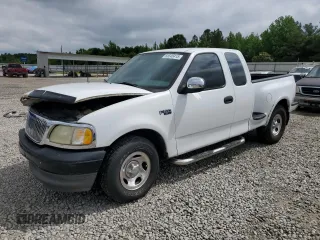 2003 Ford F-150 XL z VIN 1FTRX17283NA47526, wystawiony jako Copart lot #56548415 z przebiegiem 113 287 mil mil oraz Szkoda całkowita • Salvage title. Historia ofert i sprzedaży dostępna na DreamBid. Obrazek 1.