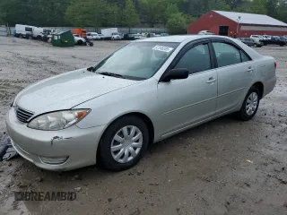 2006 Toyota Camry STD z VIN JTDBE32K563064598, wystawiony jako Copart lot #57246285 z przebiegiem 112 093 mil mil oraz Czysty tytuł • Clean title. Historia ofert i sprzedaży dostępna na DreamBid. Obrazek 1.
