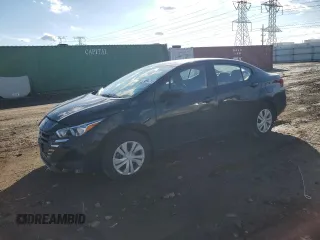 2024 Nissan Versa S z VIN 3N1CN8DV5RL927405, wystawiony jako Copart lot #47066285 z przebiegiem 2 125 mil mil oraz Szkoda całkowita • Salvage title. Historia ofert i sprzedaży dostępna na DreamBid. Obrazek 1.