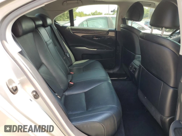 2017 Lexus LS 460 с VIN JTHCL5EFXH5028383, выставлен на аукционе Copart как лот 63322254 с пробегом 83 128 миль миль и Списание • Salvage title. История ставок и продаж доступна на DreamBid. Изображение 10.