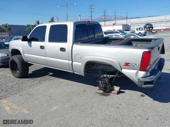 2005 Chevrolet Silverado 1500 LS with VIN 2GCEK13T351136405, listed as a IAAI auction lot 41684903 with 303,874 mi miles. Bid and sale history available at carsss.com. Image 3.