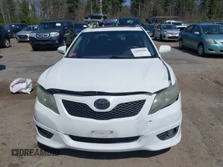2011 Toyota Camry LE z VIN 4T1BF3EK0BU592218, wystawiony jako IAAI lot #42096268 z przebiegiem 121 132 mil mil oraz . Historia ofert i sprzedaży dostępna na DreamBid. Obrazek 14.