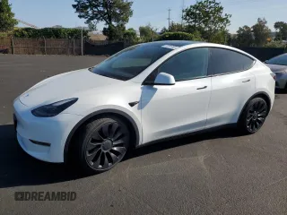 2022 Tesla Model Y Performance z VIN 7SAYGDEF8NF468220, wystawiony jako Copart lot #53051665 z przebiegiem 29 627 mil mil oraz Szkoda całkowita • Salvage title. Historia ofert i sprzedaży dostępna na DreamBid. Obrazek 1.