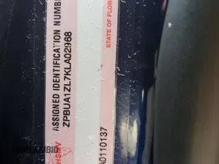 2019 Lamborghini Urus z VIN ZPBUA1ZL7KLA02968, wystawiony jako Copart lot #69967374 z przebiegiem 9747 mil mil oraz Szkody całkowita. Historia ofert i sprzedaży dostępna na DreamBid. Obrazek 13.