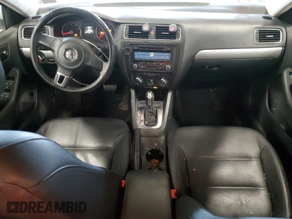 2013 Volkswagen Jetta SE z VIN 3VWDX7AJ2DM367401, wystawiony jako Copart lot #46094035 z przebiegiem 171 895 mil mil oraz Nie do naprawy • Non repairable. Historia ofert i sprzedaży dostępna na DreamBid. Obrazek 8.