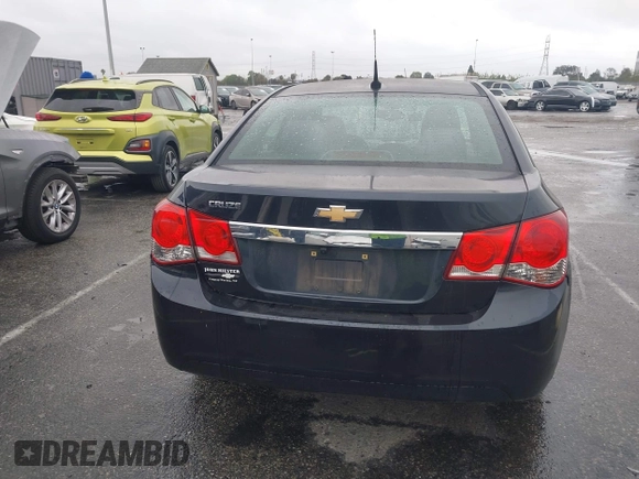 2014 Chevrolet Cruze LS z VIN 1G1PA5SHXE7351632, wystawiony jako IAAI lot #41795779 z przebiegiem 144 948 mil mil oraz . Historia ofert i sprzedaży dostępna na DreamBid. Obrazek 17.