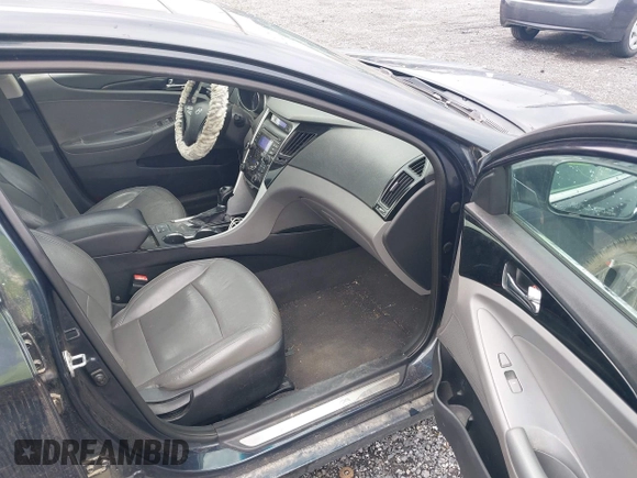 2012 Hyundai Sonata SE z VIN 5NPEC4AC1CH375481, wystawiony jako IAAI lot #42448689 z przebiegiem 138 884 mil mil oraz . Historia ofert i sprzedaży dostępna na DreamBid. Obrazek 5.