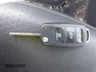 2014 Volkswagen Jetta TDI w/Sunroof & Nav с VIN 3VWPL7AJ8EM608162, выставлен на аукционе IAAI как лот 42516807 с пробегом 173 798 миль миль и . История ставок и продаж доступна на DreamBid. Изображение 11.