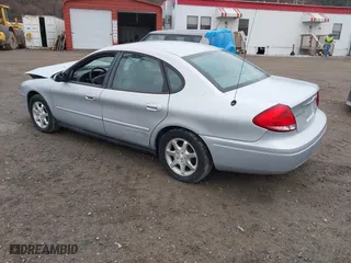 2005 Ford Taurus SEL with VIN 1FAFP56U75A305337, listed as a IAAI auction lot 41810309 with 121,061 mi miles. Bid and sale history available at carsss.com. Image 3.