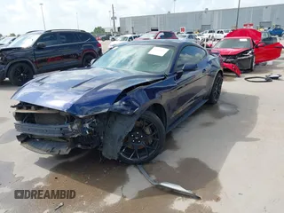 2018 Ford Mustang EcoBoost z VIN 1FA6P8TH0J5104312, wystawiony jako IAAI lot #42532806 z przebiegiem 87 564 mil mil oraz . Historia ofert i sprzedaży dostępna na DreamBid. Obrazek 18.