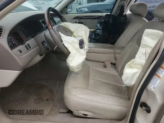 2002 Lincoln Town Car Ultimate L z VIN 1LNHM85W22Y630959, wystawiony jako Copart lot #55853945 z przebiegiem 45 622 mil mil oraz Szkoda całkowita • Salvage title. Historia ofert i sprzedaży dostępna na DreamBid. Obrazek 7.