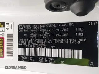 2022 Toyota Sienna XLE with VIN 5TDJRKEC4NS075796, listed as a IAAI auction lot 41603836 with 34,677 mi miles. Bid and sale history available at carsss.com. Image 9.