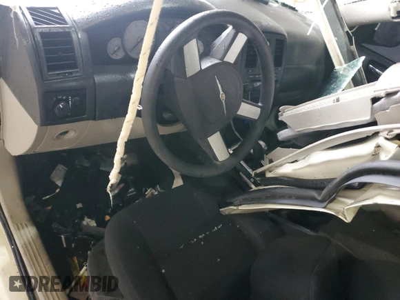 2005 Chrysler 300 300 z VIN 2C3AA43R35H584162, wystawiony jako Copart lot #57164895 z przebiegiem Nie podano mil oraz Szkoda całkowita • Salvage title. Historia ofert i sprzedaży dostępna na DreamBid. Obrazek 8.