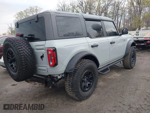2024 Ford Bronco Wildtrak z VIN 1FMEE2BP4RLA65714, wystawiony jako IAAI lot #42028101 z przebiegiem 5478 mil mil oraz . Historia ofert i sprzedaży dostępna na DreamBid. Obrazek 4.